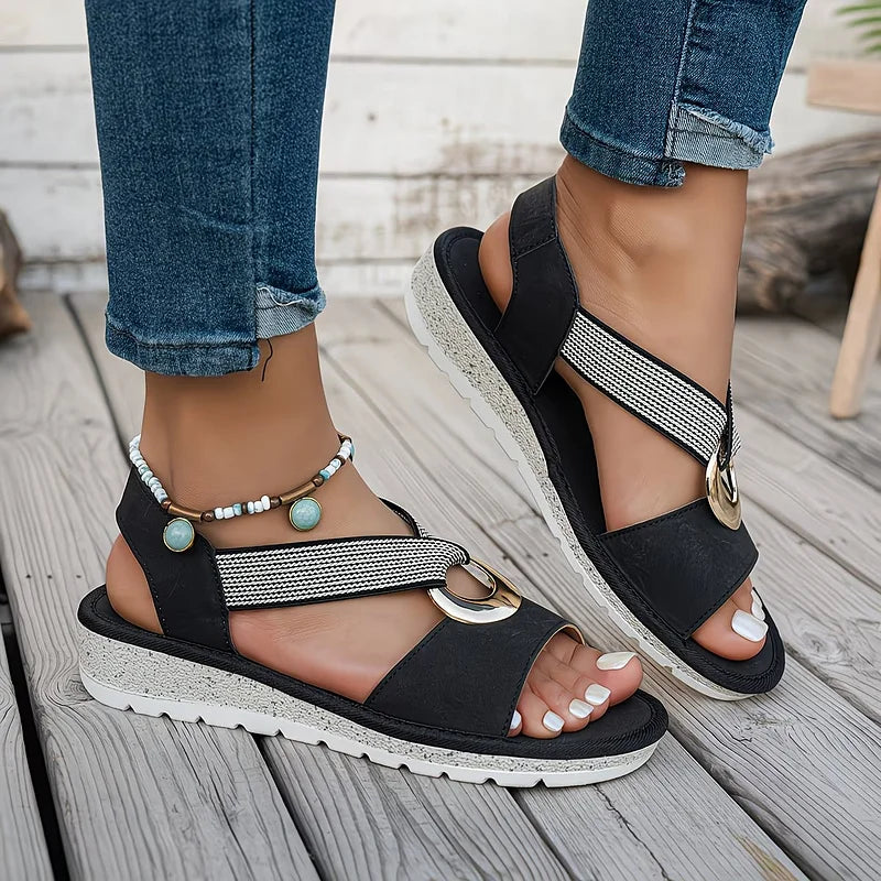 Skylar | Platta sandaler med metallspänne