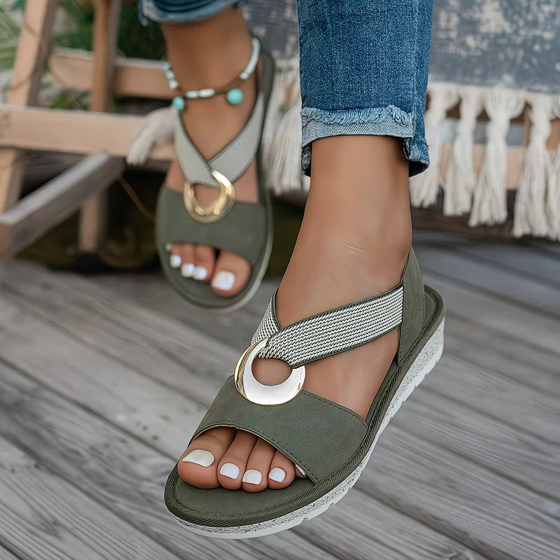 Skylar | Platta sandaler med metallspänne