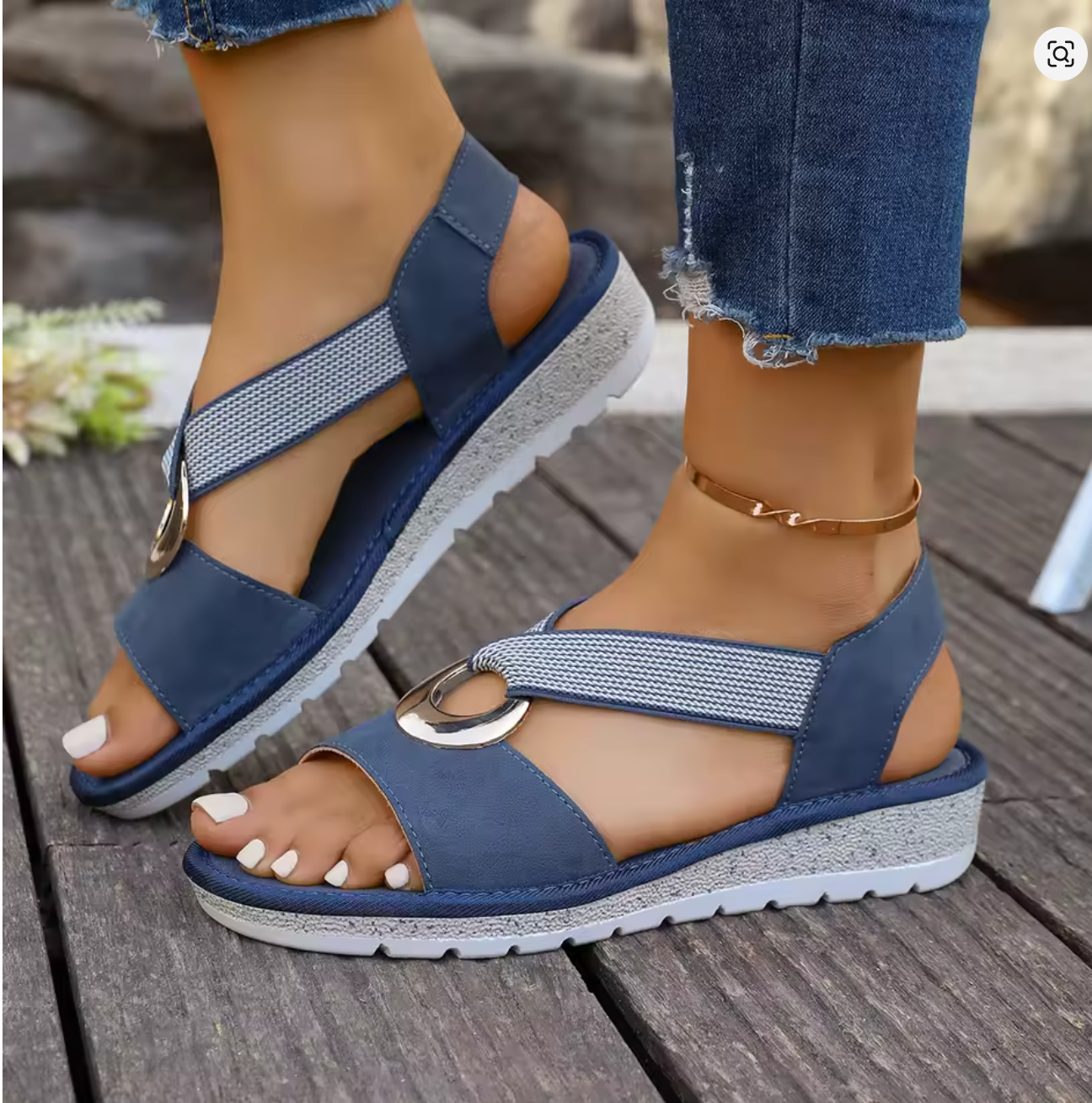 Skylar | Platta sandaler med metallspänne