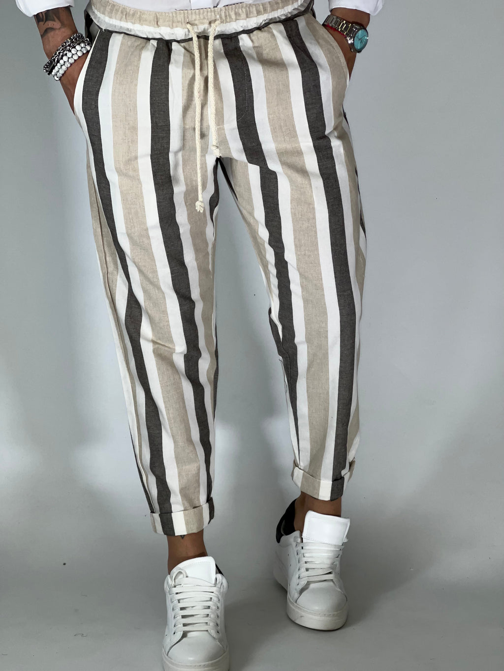 Pantalones a rayas color beige con efecto lino